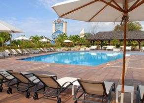 Hotel Magna 365 Pool 1